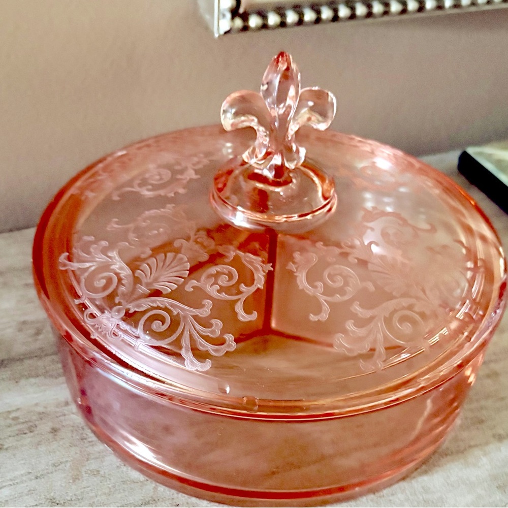 Fosteria “Versailles” Pink Glass 3-Part Candy Dish. Vintage❣️